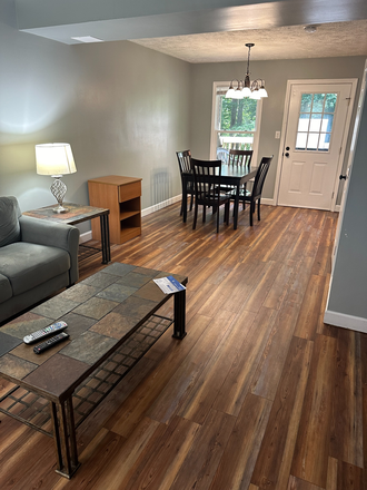 Dining room table - MALE ONLY roommate needed for 3 bed / 1.5 bath townhouse