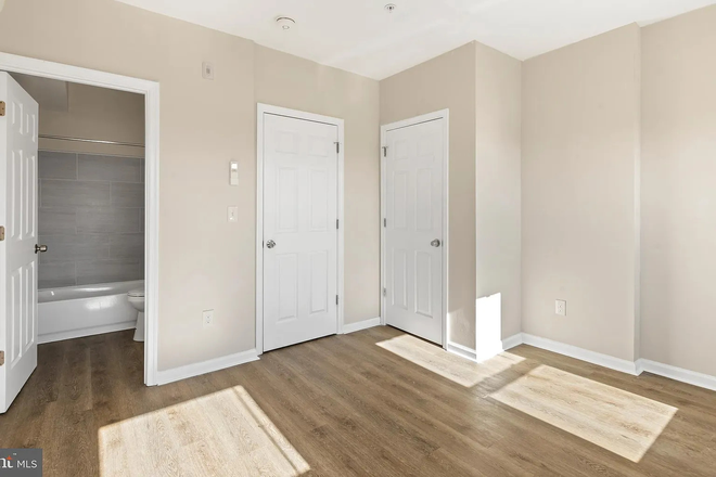 Bedroom and bathroom - 400 Venable Avenue, House close to campus