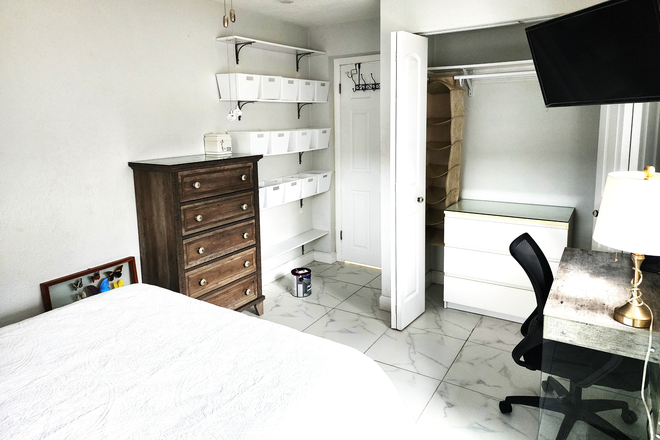 room b - East Boca Fully Furnished Room House