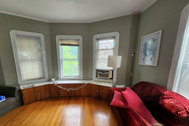 Living Room (from prior tenant) - Spring Hill Apartment (3bed,1bath) - Close to Campus