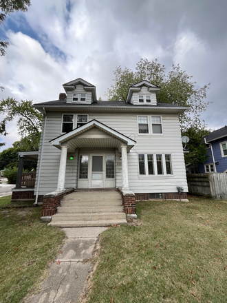 Front of house - 906 Michigan ave, Off campus house