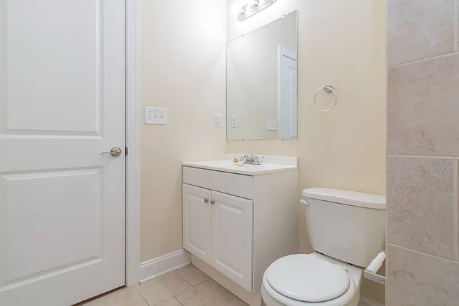 Bathroom - 1 MONTH FREE Housing Near Temple - $500 Per Room! Flat Utility Fee! Apartments