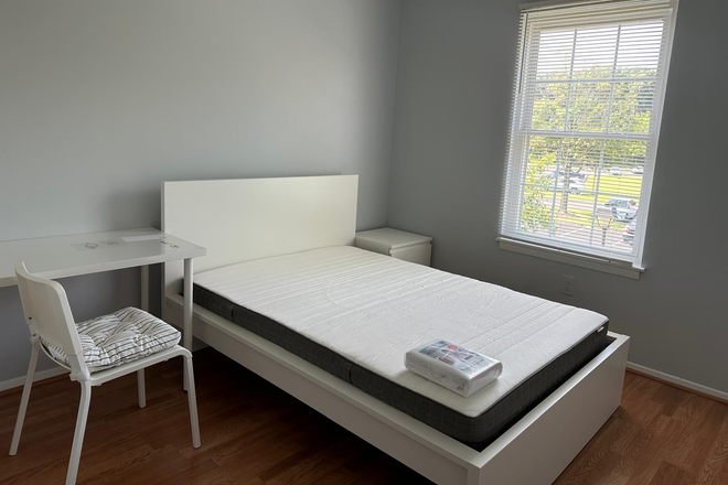 Bedroom 2 - Available for Semester - Winter / Spring 2026 or One Full year lease - 0.3 miles from UMD