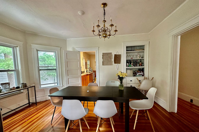 . - Curtis Ave Somerville 6 bed apartment available June 2026!