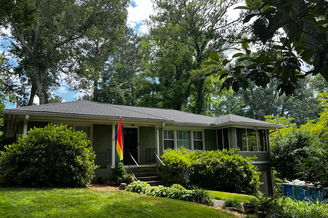 Front of the House - Large Ground Floor Apartment, Easy walk to Emory Campus/Medical and CDC, Kroger (Sage Hill)