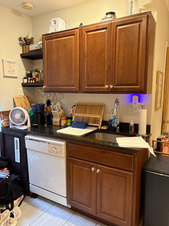 Call NOW for showings! 617-236-8600 - HANOVER ST - MODERN 1BR SPLIT FOR 2 PPL AVAIL *9/1/2026* IN NORTH END W/ HEAT INC, LNDRY IN BLDNG!