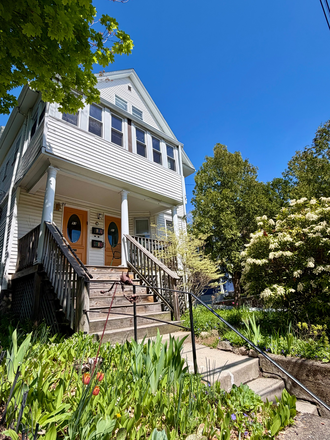 House - Large and quiet unit in a 2-Family House close to Campus