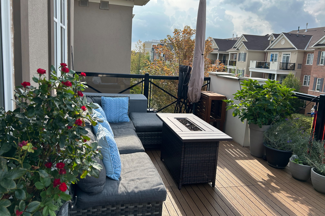 Patio - Spacious 2 bedroom, 2 bathroom almost 1000sq ft unit in a convenient location