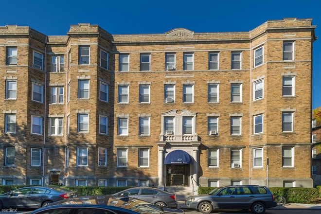 Outside of the building... apartment is still the 3 floor, facing the street - Apartment for sublet...amazing location