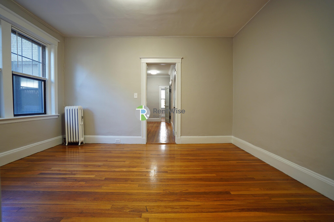 1 - AVAIL NOW-Stunning Central Sq 3 bed! H/HW inc. NO FEE TO YOU! Apartments
