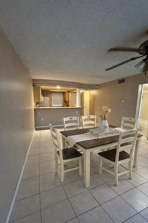 Living room - 2BR/2BA townhouse across street of USF campus