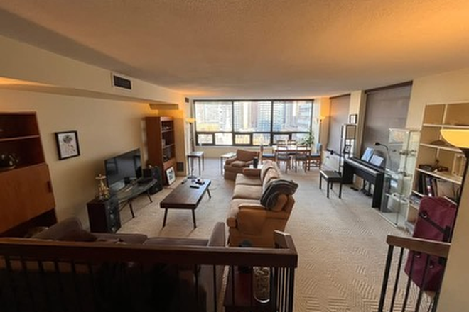 Living Room - 1 Bed w/ separate Bath in spacious and bright 1400 sqft 2-Bed at Bay and Wellesley