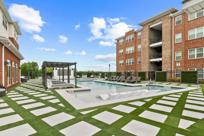 Pool View - Watercress Apartment