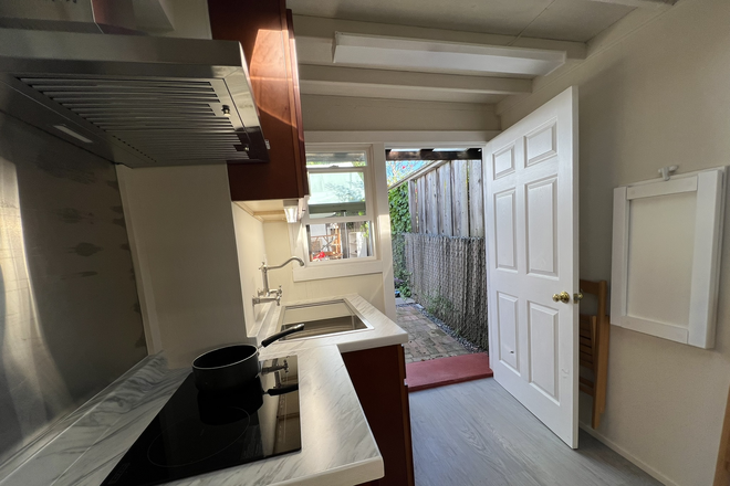 ADU kitchen - PrivRoom, all utilities incl, fully furnished, in-house laundry