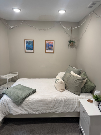 Bedroom - St. Thomas House (room available for rent)
