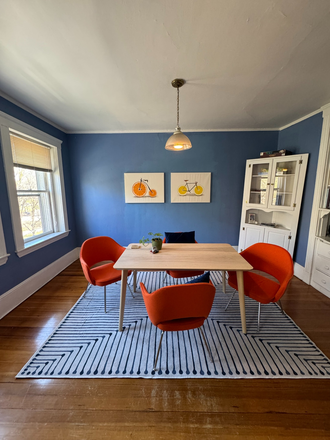 dining room - Prime location! 3-bed/ 1-bath with in-unit laundry