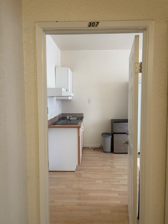 Apartment door - Furnished 1 studio-Close to campus and downtown