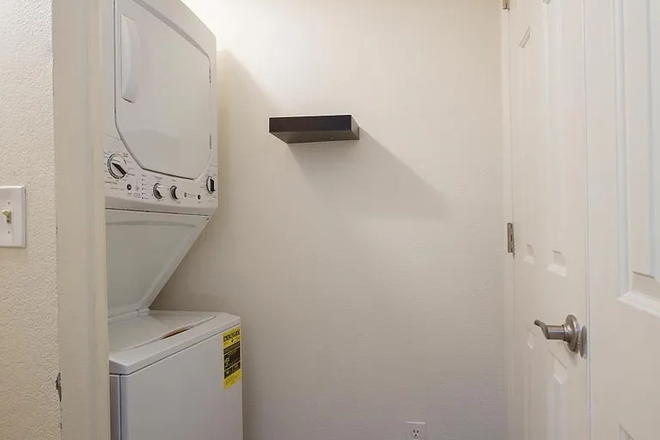 In-Unit Laundry - Summer Sublease University Terrace