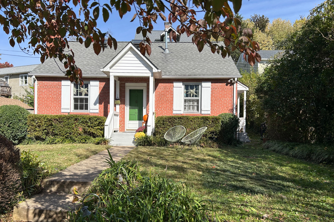Outside street view - Cozy cottage located in North downtown three blocks from the downtown mall