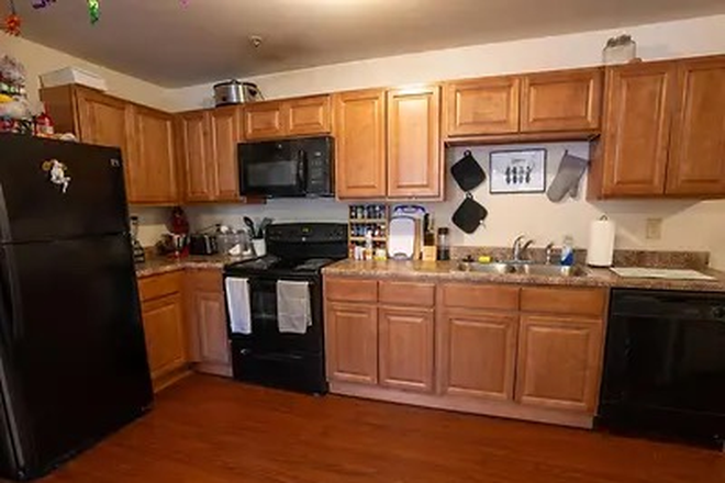 Kitchen - Unit close to campus Apartments