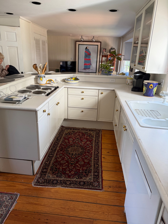 Shared kitchen - Quiet Neighborhood, close proximity to UConn Med/Dental school House