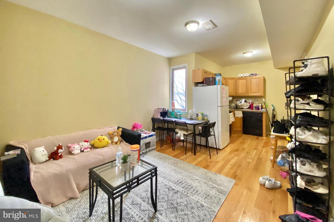 kitchen - 2050 N Carlisle St #C Apartments