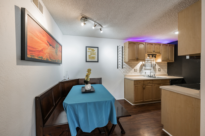 Kitchen nook - 2 bed in Arborwood Apartments