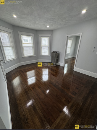 Bedroom - **MINUTES TO TUFTS UNIVERSITY** Last minute special bedroom - shared housing