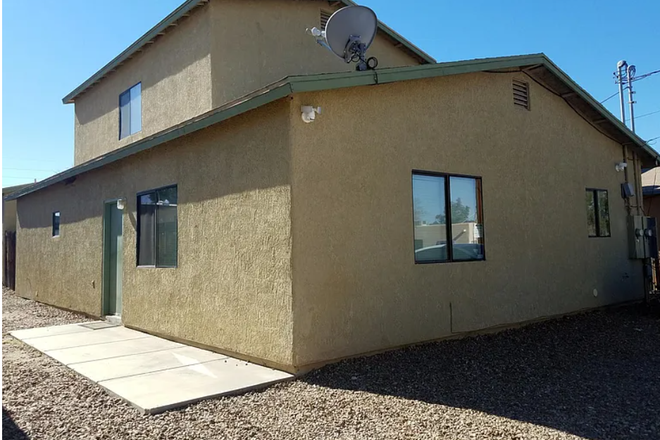 Unit #2 Entry - 5 bed 4 bath Unit #2