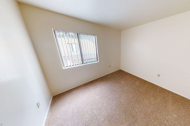 Bedroom2 - Walking-Distance Private Room in 2B1.5B Apartment (from June 13)