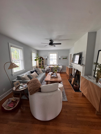 Living Room - Newly Renovated 3-Bedroom, 2 Bath House/Apartment – Available Oct 1 - July 31 w/ Option to Renew
