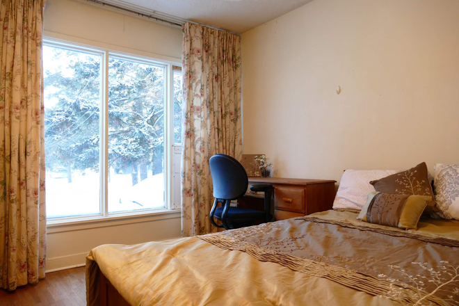 Bedroom 1 At Military Trail - Adjacent UTSC South Residents