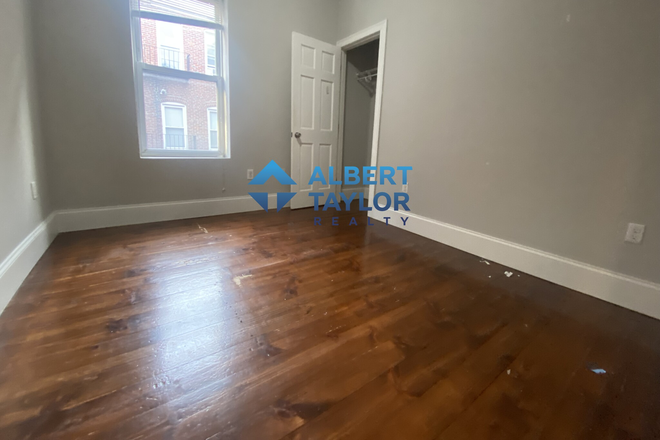 Bedroom #1 - Cozy 4-Bed 2-Bath near T-STOP!!