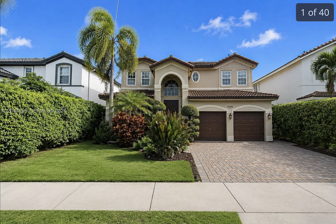 Front of home - Pool Home near Crestview/ Country Walkq