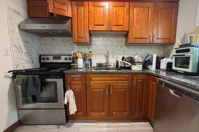 Call NOW for showings! 617-236-8550 - JEFFERSON ST - *HALF FEE* GREAT LOCATION! TRUE 3BR/1BA AVAIL *9/1/2026* W/ LIVING RM, LNDRY IN BLDNG Apartments