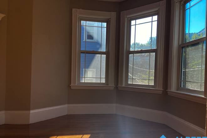 Sample Bedroom #1 - Stunning top-floor 7 bedroom!!