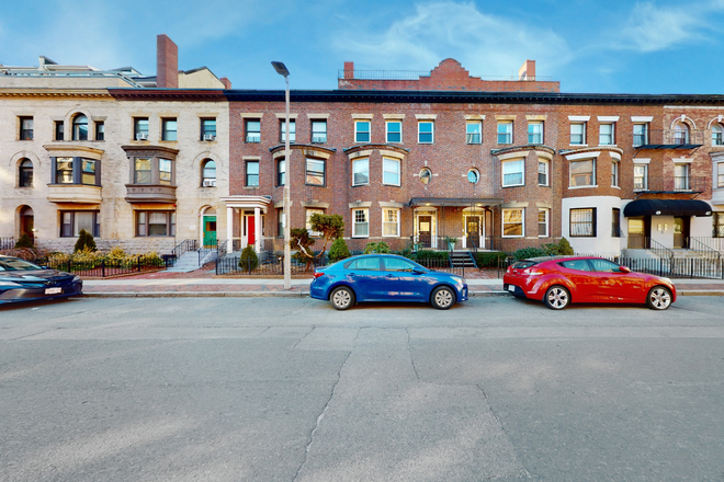 Exterior - RARE 3 Bed in Symphony with Laundry in UNIT!!