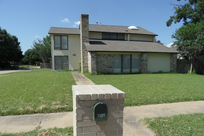 Front yard - All utilities included. Private bedroom and bathroom. W/D.