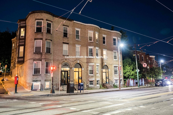 1 - No Fee Best Location Condo Quality 4 bed 2 bath 2 floors free in unit laundry 9/1