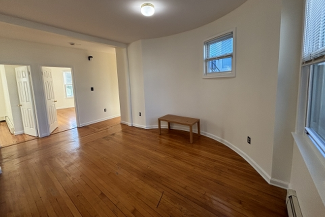 Photo - 1400 Commonwealth Ave Apartments