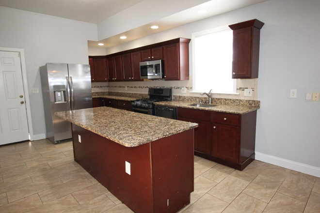 kitchen - 2 Bed 2 Bath Dorchester Apartments