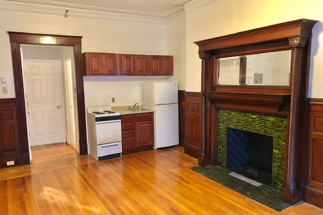 Hub Realty - Handy one bedroom with full kitchen, across from St Mary's T stop Apartments