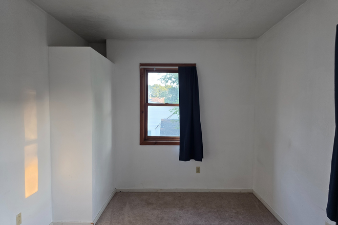 bedroom - Room available in old north end