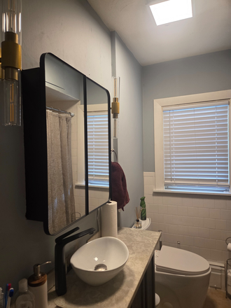 Bathroom - One bedroom in furnished 2 bedroom apartment, very quiet