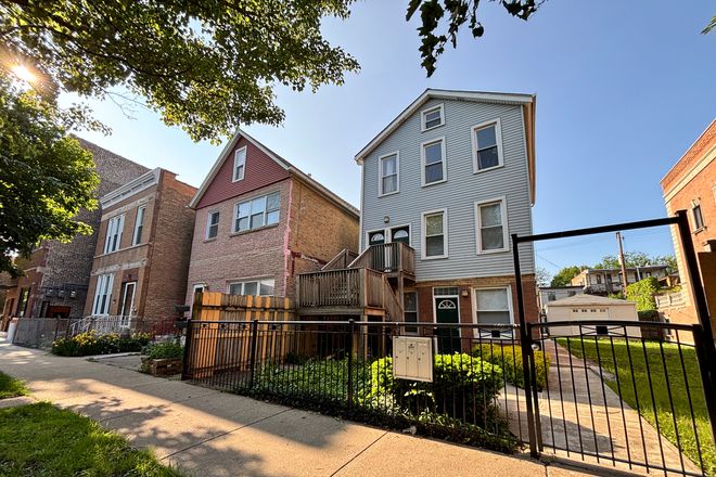 Facade - Smith Park - Chicago and Western Apartments