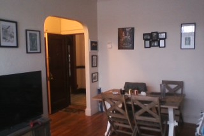 Hub Realty - Excellent studio next to campus, with extra space in alcove area Apartments