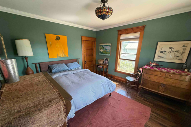 Green Bedroom - Private Room in 3 person living collective
