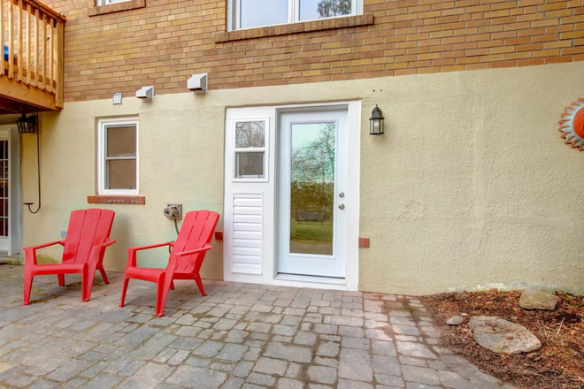 Entrance - Newly renovated Studio/Bachelor Unit with backyard walkout in West Rouge Area Apartments