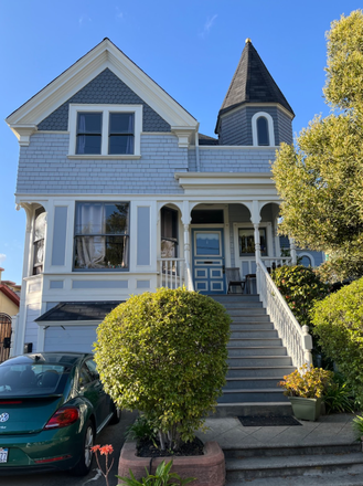 Outside street view - Summer Sublet Berkeley Southside Single