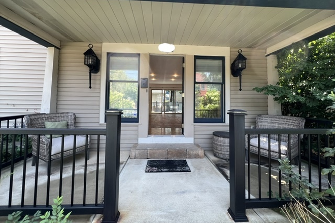 Front Porch - Beautiful Home To Share